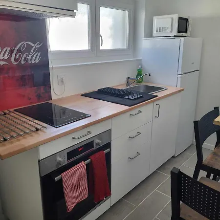 Chez T-e-o Apartment *